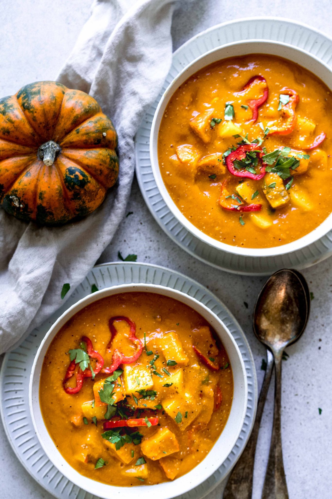 Kürbisgulasch - perfekt für Herbsttage - mintnmelon.com